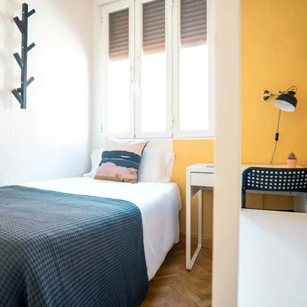 Image 2 - Calle de Ibiza, 36, 28009 Madrid, Spain - Room for rent