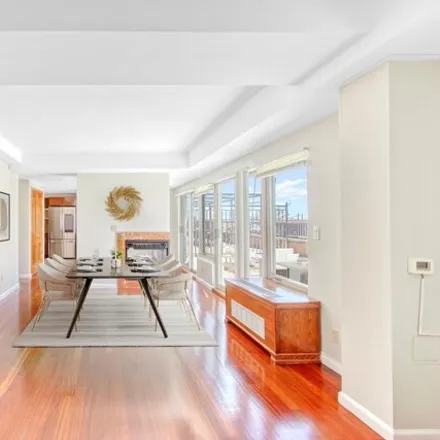 Image 3 - 200 Corbin Place, New York, NY 11235, USA - Condo for sale