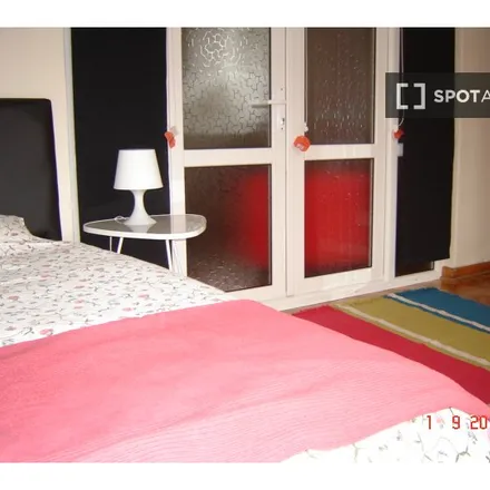 Rent this 3 bed room on Baysungur Sokak in 34375 Şişli, Turkey