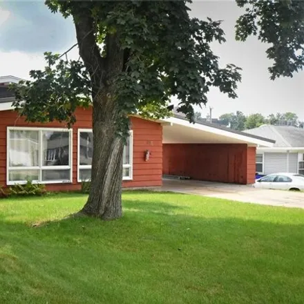 Image 2 - 815 29th St NE, Cedar Rapids, Iowa, 52402 - House for sale
