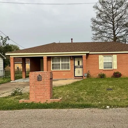 Buy this 2 bed house on 527 North Delta Street in Greenville, MS 38703