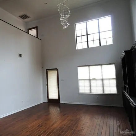 Image 4 - 356 Sabine Street, Mission, TX 78572, USA - Townhouse for sale
