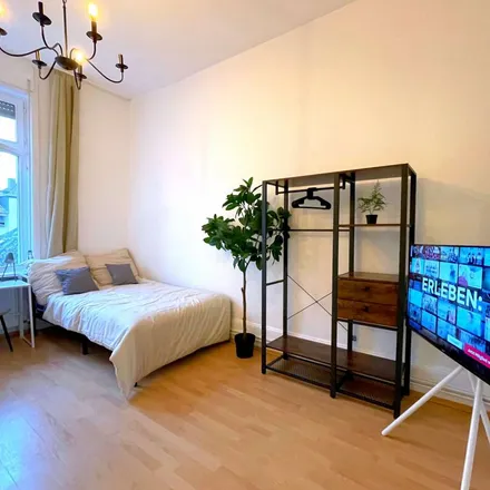 Rent this 4 bed apartment on Berger Straße 124a in 60316 Frankfurt, Germany