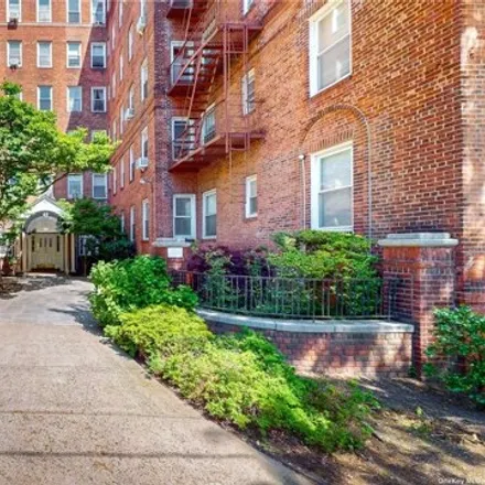 Buy this studio apartment on 123-01 82nd Avenue in New York, NY 11415