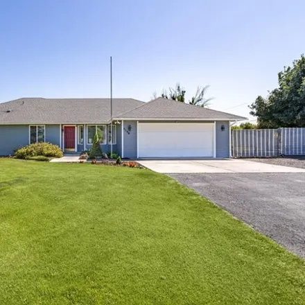 Buy this 3 bed house on 5104 Lyons Loop in Yakima, Washington