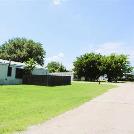 Image 2 - 1332 Sheri Ln N, Azle, Texas, 76020 - House for sale