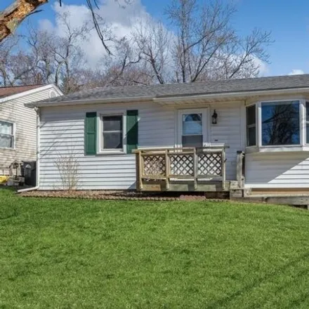 Buy this 2 bed house on 3200 32nd Avenue North in Clinton, IA 52732