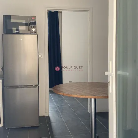 Rent this 2 bed apartment on 89B Rue des Pavillons in 44000 Nantes, France