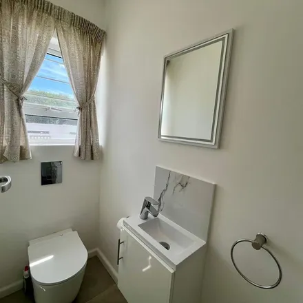 Image 2 - Uitsig Road, Muizenberg, Western Cape, 7945, South Africa - Apartment for rent