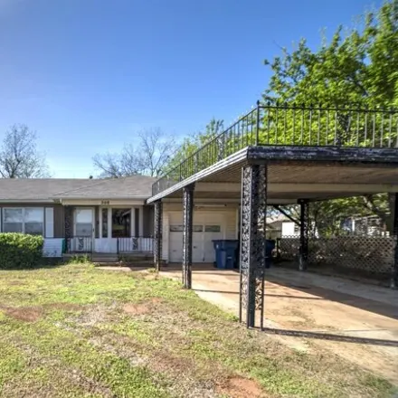 Buy this 3 bed house on 556 West Gilkey Avenue in Marlow, OK 73055