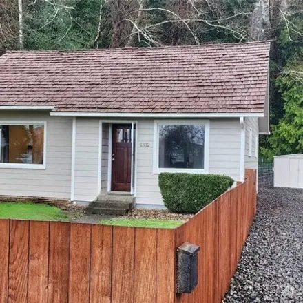 Buy this 2 bed house on 1316 East Summit Street in Aberdeen, WA 98520