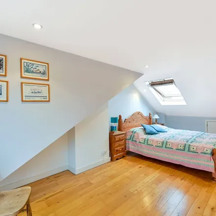 Rent this 4 bed apartment on Northcote Road in London, TW1 1NN