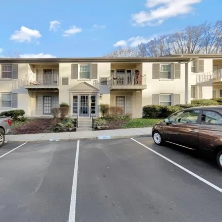 Buy this 1 bed condo on 5925 Kingsford Road in Ravensworth, Fairfax County