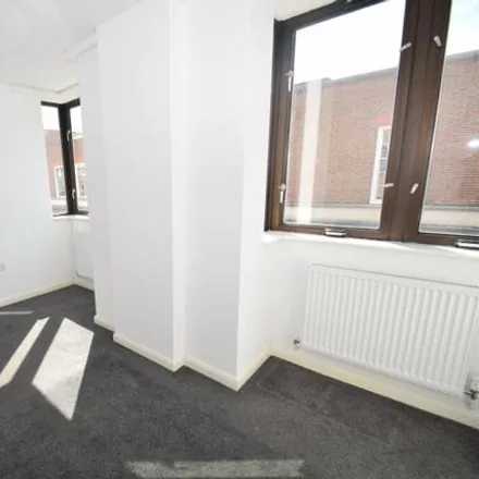 Image 4 - Wesley Court, Priory Road, High Wycombe, HP13 6SF, United Kingdom - Room for rent
