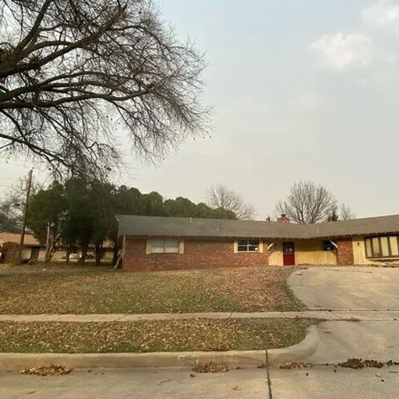 Buy this 3 bed house on 1663 Dover Drive in Ponca City, OK 74604