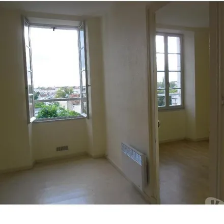 Image 2 - 26 Rue de Montmoreau, 16000 Angoulême, France - Apartment for rent