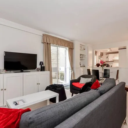 Rent this 2 bed apartment on 29 Queen's Gate Gardens in London, SW7 5NB