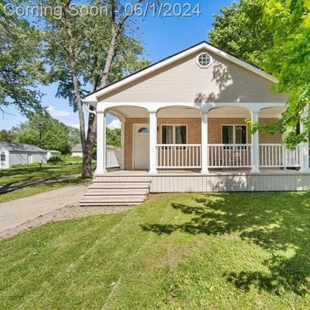 Buy this 2 bed house on 3139 York Road in Rochester Hills, MI 48309