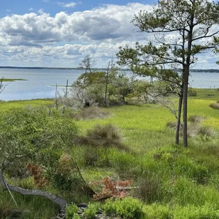 Image 1 - 99 West Drive, Pine Knoll Shores, Carteret County, NC 28512, USA - House for sale