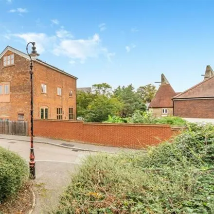 Buy this 3 bed duplex on MCS Plumbing and Heating in 7 Upper Mill, East Malling