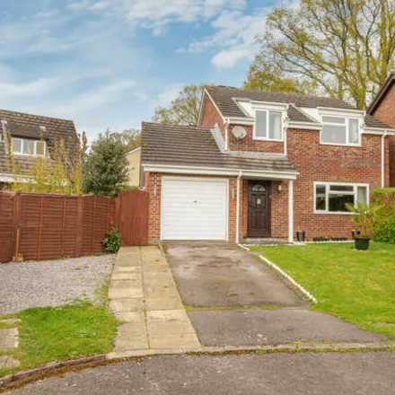 Buy this 4 bed house on Highcliffe Drive in Allbrook, SO50 4RB