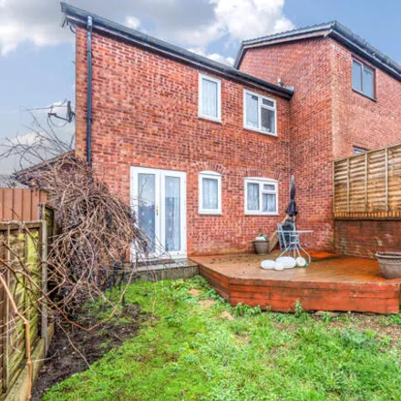 Buy this 1 bed house on Stable Close in Burghfield Common, RG7 3NJ