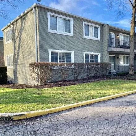 Image 2 - 731 Colonial Court, Birmingham, MI 48009, USA - Condo for sale