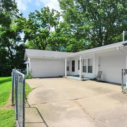 Buy this 4 bed house on 709 Albert Street in Cape Girardeau, MO 63703