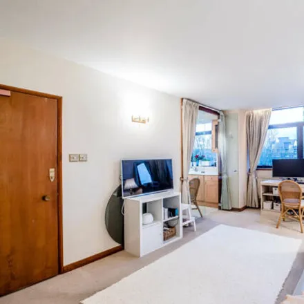 Image 4 - Christchurch House, Palmer Street, Westminster, London, SW1H 0PX, United Kingdom - Apartment for sale