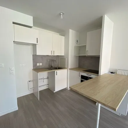 Rent this 3 bed apartment on 2 Rue de la Sablière in 91540 Mennecy, France