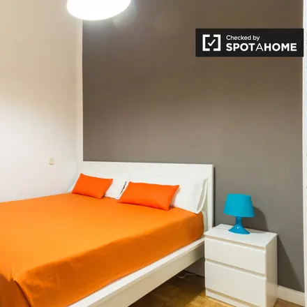 Rent this 4 bed room on Madrid in BiciMAD, Calle de Fernández de la Hoz