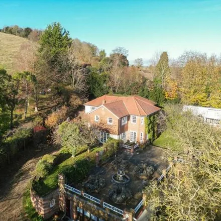 Buy this 6 bed house on Wallingford Road in Streatley, RG8 9JT