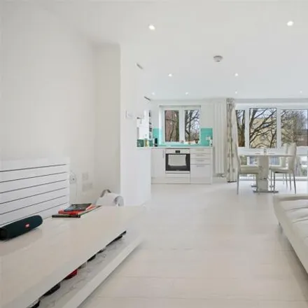 Image 3 - Peascroft House, Willesden Lane, Brondesbury Park, London, NW6 7YN, United Kingdom - Apartment for sale