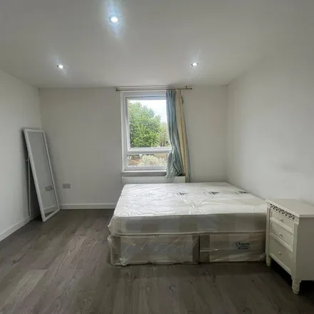 Rent this 1 bed duplex on Slaithwaite Road in London, SE13 6DJ
