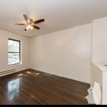 Image 1 - 3823 North Greenview Avenue - Apartment for rent