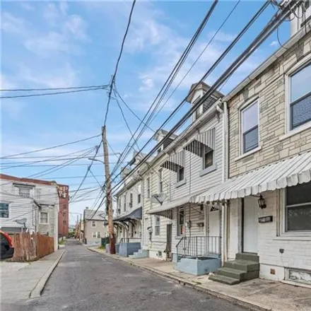 Buy this studio house on 137 North Bryan Street in Allentown, PA 18101