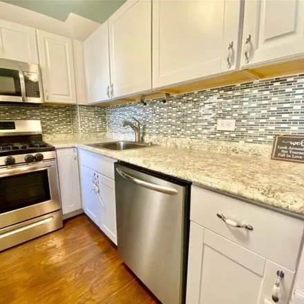 Image 4 - 61-25 97th Street, New York, NY 11374, USA - Apartment for sale