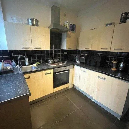 Image 4 - Forest Street, Burnley, BB11 2SA, United Kingdom - Townhouse for sale