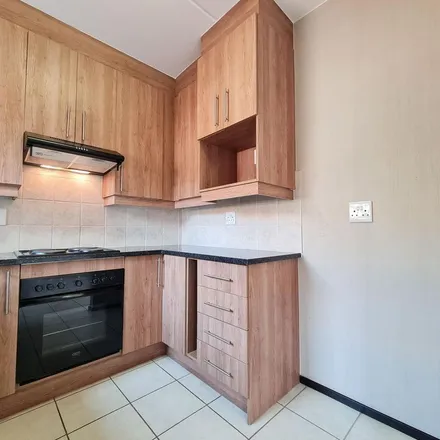 Image 4 - Dubloon Avenue, Wilgeheuwel, Roodepoort, 1734, South Africa - Apartment for rent
