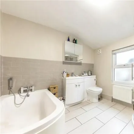 Image 7 - Mauritius Road, London, SE10 0EQ, United Kingdom - Townhouse for sale