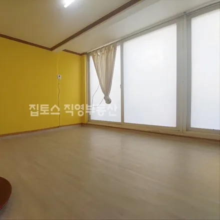Rent this studio apartment on 서울특별시 송파구 잠실동 337-3