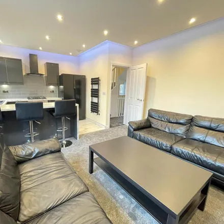 Rent this 4 bed apartment on 20 Hawkswood Crescent in Leeds, LS5 3PG