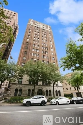 Rent this 3 bed apartment on 415 W Aldine Ave