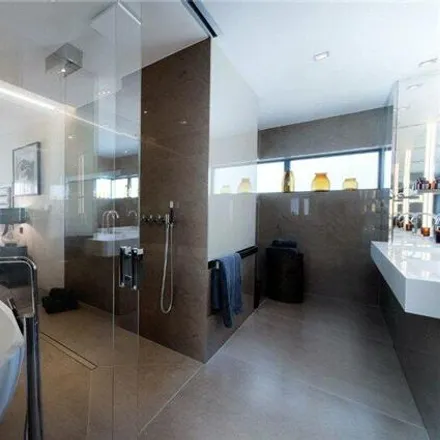 Image 7 - Naval and Military Club, 4 St James's Square, London, SW1Y 4JU, United Kingdom - Apartment for rent