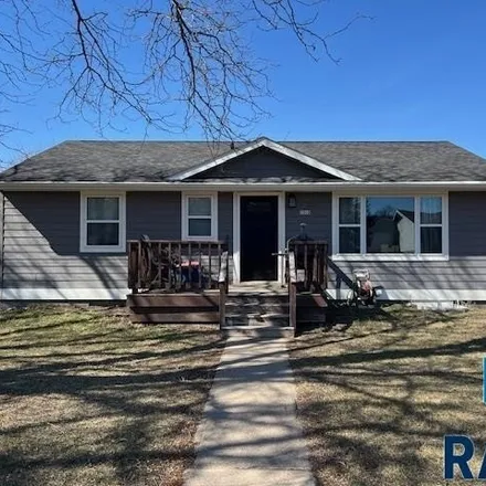 Buy this 3 bed house on 1130 South Sanborn Street in Chamberlain, SD 57325