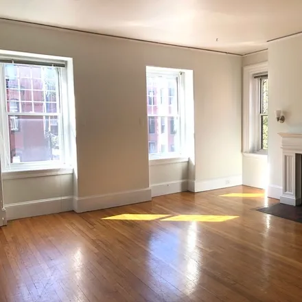 Rent this 3 bed apartment on 8 Fairfield St