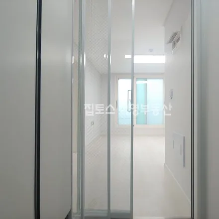 Rent this 2 bed apartment on 서울특별시 관악구 신림동 492-3