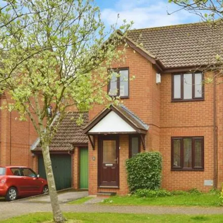Buy this 3 bed duplex on Wistmans in Bletchley, MK4 1LA