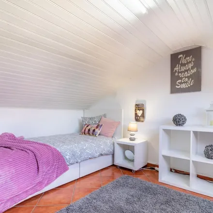 Rent this 5 bed apartment on Rua José Régio in 2775-506 Parede, Portugal
