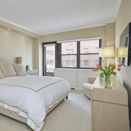 Image 4 - 182 East 73rd Street, New York, NY 10021, USA - Apartment for sale
